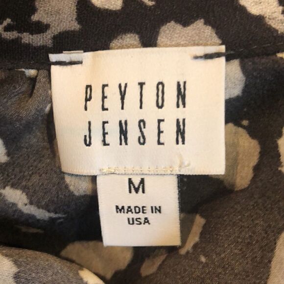 Peyton Jensen sleeveless animal print too medium - Picture 9 of 9
